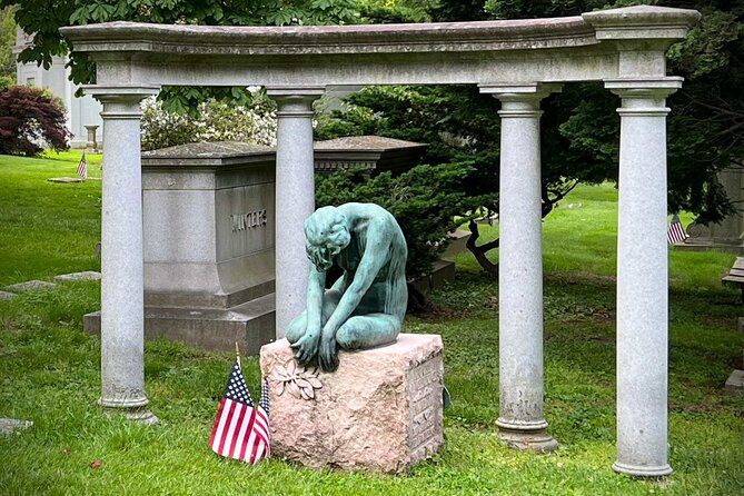 Woodlawn Cemetery: A Self-Guided Audio Tour of Gilded Age Art and Architecture - Barbara Hutton and the Final Stop