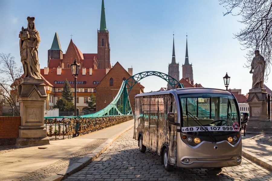 Wroclaw: E-Car Tour and Audio Guide - Seating, visibility, and the type of vehicle