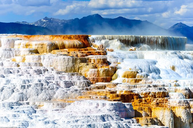 Yellowstone National Park Self-Guided Driving Audio Tour - East Entrance, Fishing Bridge, and Yellowstone Lake