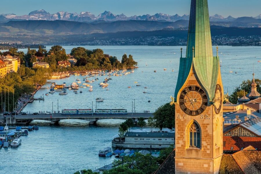 Zurich: City Top Attractions Tour by Bus with Audio Guide - The university quarter and Zürichberg