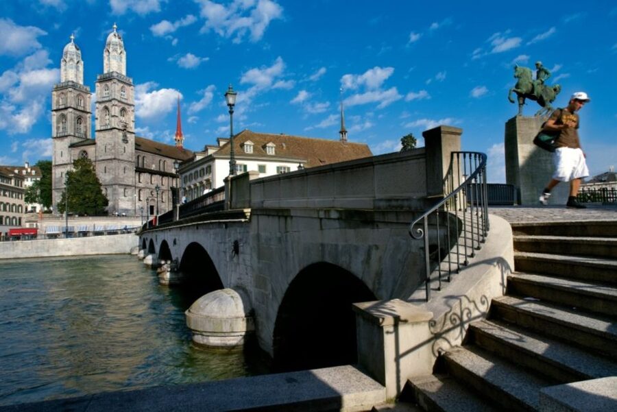 Zurich: City Top Attractions Tour by Bus with Audio Guide - Bahnhofstrasse and Zurich’s banking center